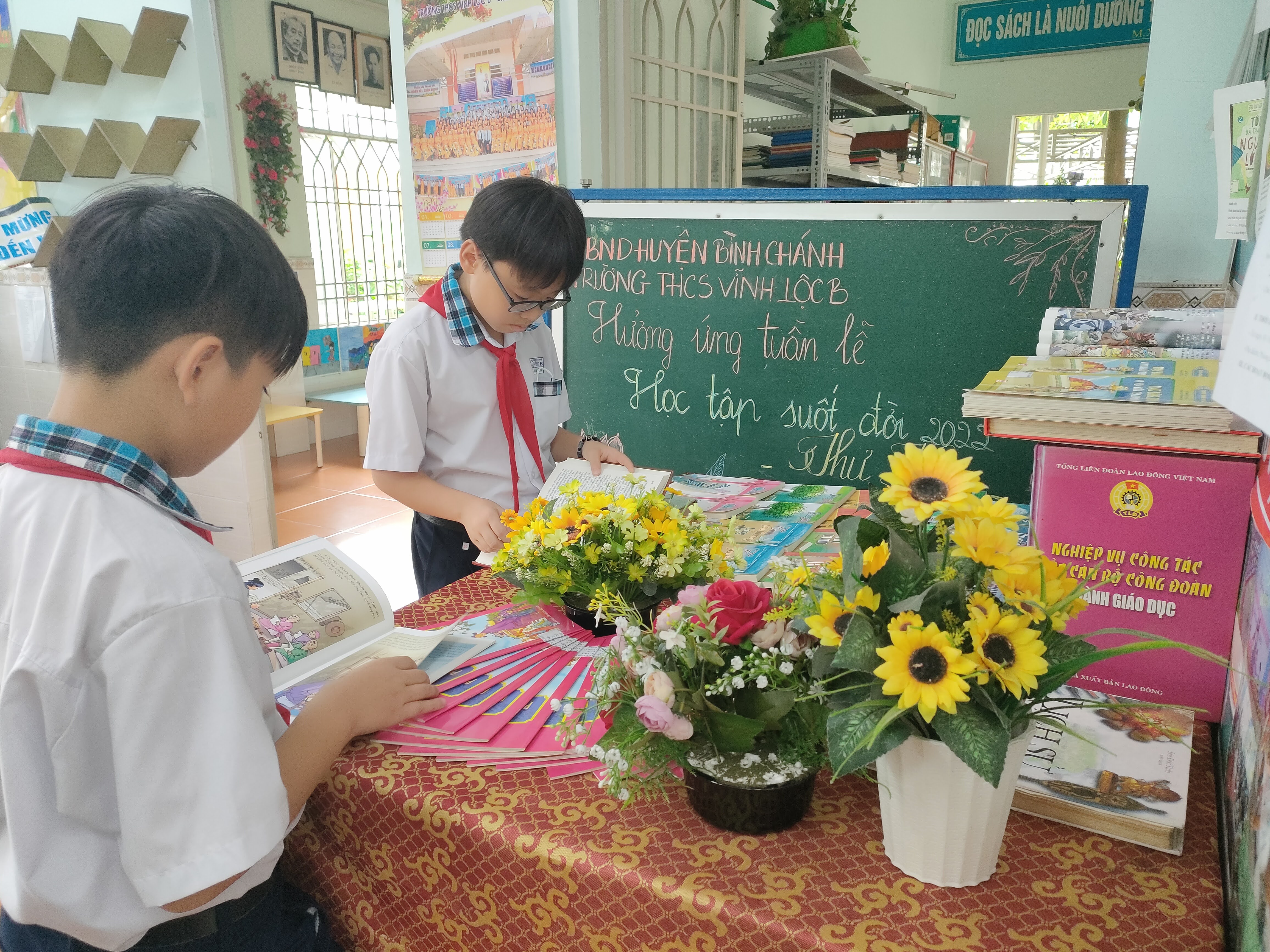 Học sinh hưởng ứng học tập, đọc sách tại thư viện